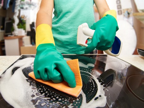 Detailed bathroom cleaning during move-out service in SE23
